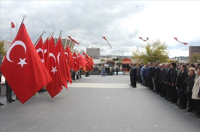 29 Ekim Kutlamaları Çelenk Koyma Töreni İle Başladı