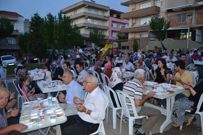 Geleneksel Nadir Pazar Başı Sokak ve Sümbül Sokak İftarı Yapıldı