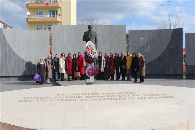 Çan Ak Parti Kadın Kolları ve HUBAN Derneğinden Çelenk Töreni