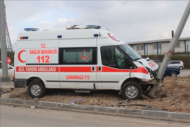 AMBULANS, SÜRÜCÜ ADAYINA ÇARPTI