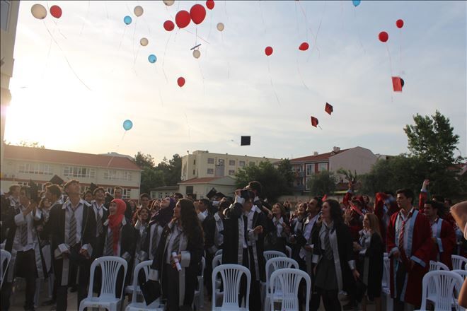 ÇAN ANADOLU LİSESİ´NDE MEZUNİYET COŞKUSU