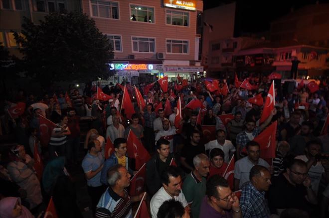 HALK DARBEYE KARŞI MENDERES PARKINDA SABAHLADI