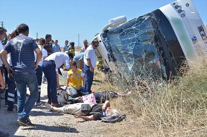 ÇAN´DAN İZMİR´E GİDEN OTOBÜS KAZA YAPTI