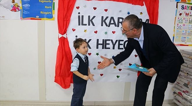 ´Minikler´ Karnelerini MUTAN Amcalarından Aldılar