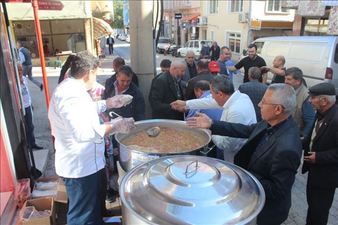 ÇAN CUMHURİYET CADDESİ ESNAFLARINDAN AŞURE İKRAMI