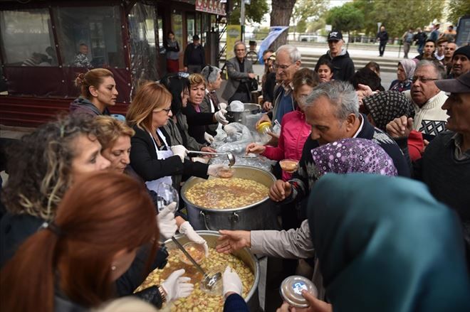 Çanakkale Belediyesinden Aşure İkramı…