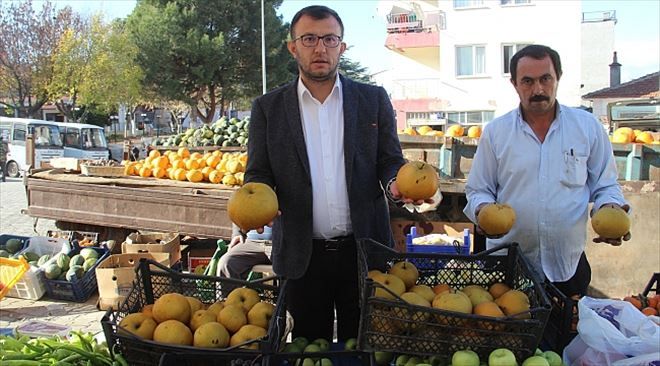 Çanakkale´de Pazar Tezgahlarını Japon Armudu Süslüyor