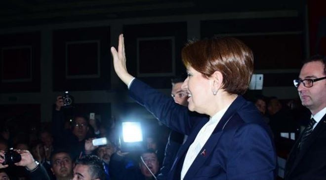 Akşener Buluşmasında Salon Krizi Yaşandı!