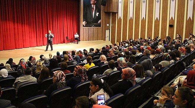 Prof. Dr. Cüceloğlu: "Çocuklarınıza Ciddiyetle Yaklaşın"