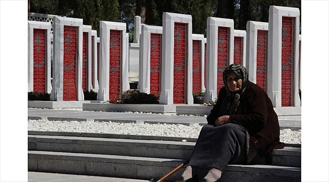 Şehitler Abidesine Ziyaretçi Akını