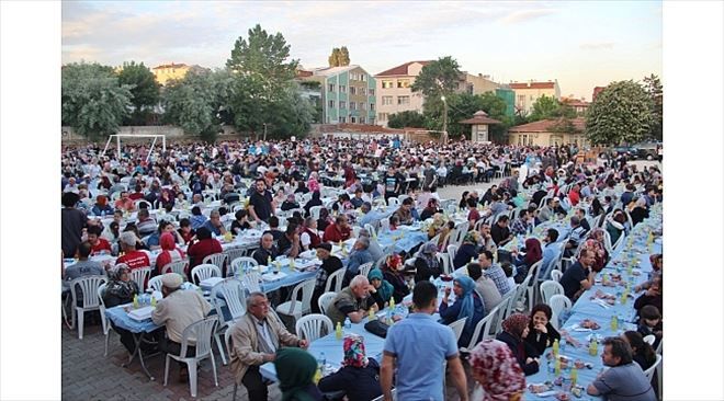 Hacı İbrahim Bodur Anısına Verilen İftar Yemeğine 16 Bin Kişi Katıldı