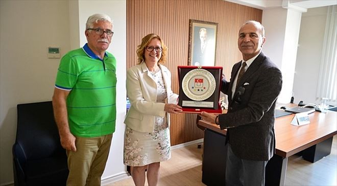 Çanakkale Belediyesine Üniversite Sporları Federasyonu´ndan Plaket