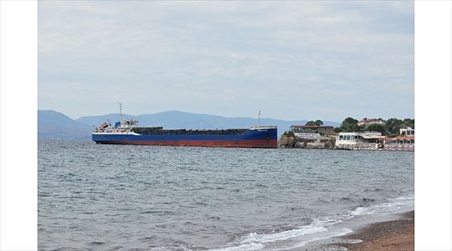 Yük Gemisi Plajda Karaya Oturdu