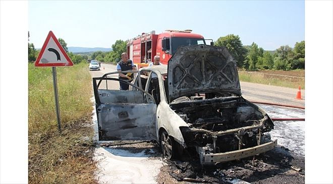 Seyir Halindeki Otomobil Alev Aldı