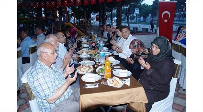 Lapseki´de Gazi Ve Şehit Ailelerine İftar Verildi