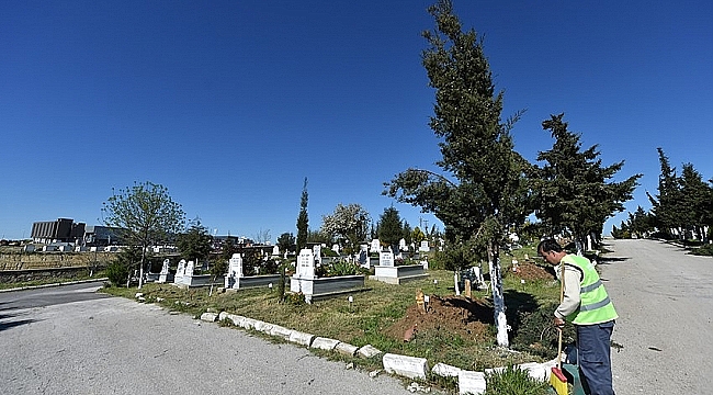 Mezarlıklarda Bakım Ve Onarım Çalışmaları Gerçekleştiriliyor