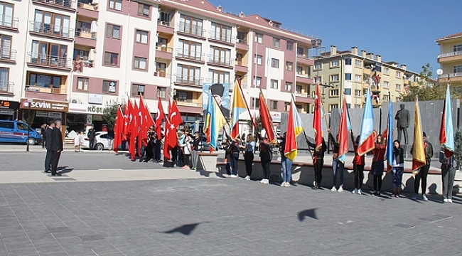 29 Ekim Kutlamaları, Çelenk Sunma Töreni ile Başladı