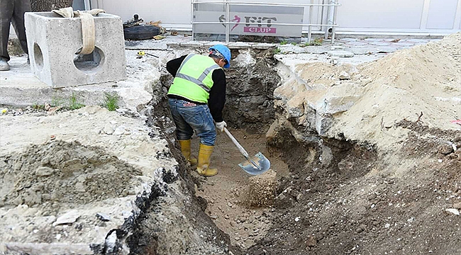 100. YIL CADDESİNDE ALTYAPI YENİLEME ÇALIŞMASI GERÇEKLEŞTİRİLİYOR