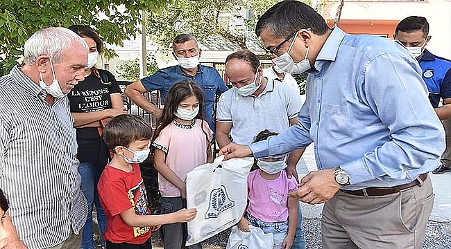 BAŞKAN ÖZ, ÖĞRENCİLERİN İLK GÜN HEYECANINA ORTAK OLDU