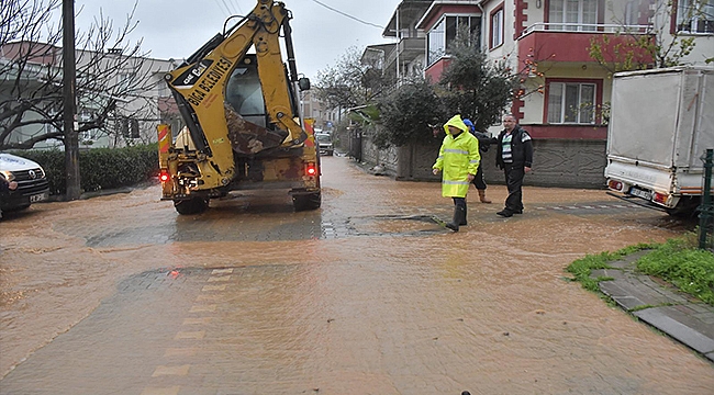 BİGA BELEDİYESİ EKİPLERİ CANLA BAŞLA MÜDAHALE ETTİ