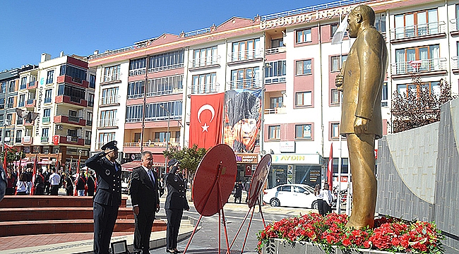 ÇAN' DA CUMHURİYET BAYRAMI KUTLAMALARI ÇELENK SUNUMUYLA BAŞLADI