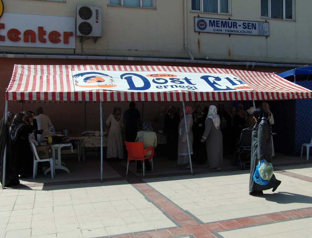 Gönüllü Kadınlar' dan Kermes